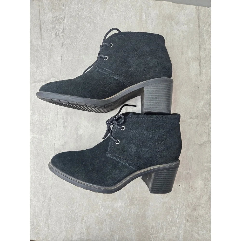Clarks Ankle Boots Sz 8.5 Black Suede Block Heel Lace Up Comfort Chukka Booties